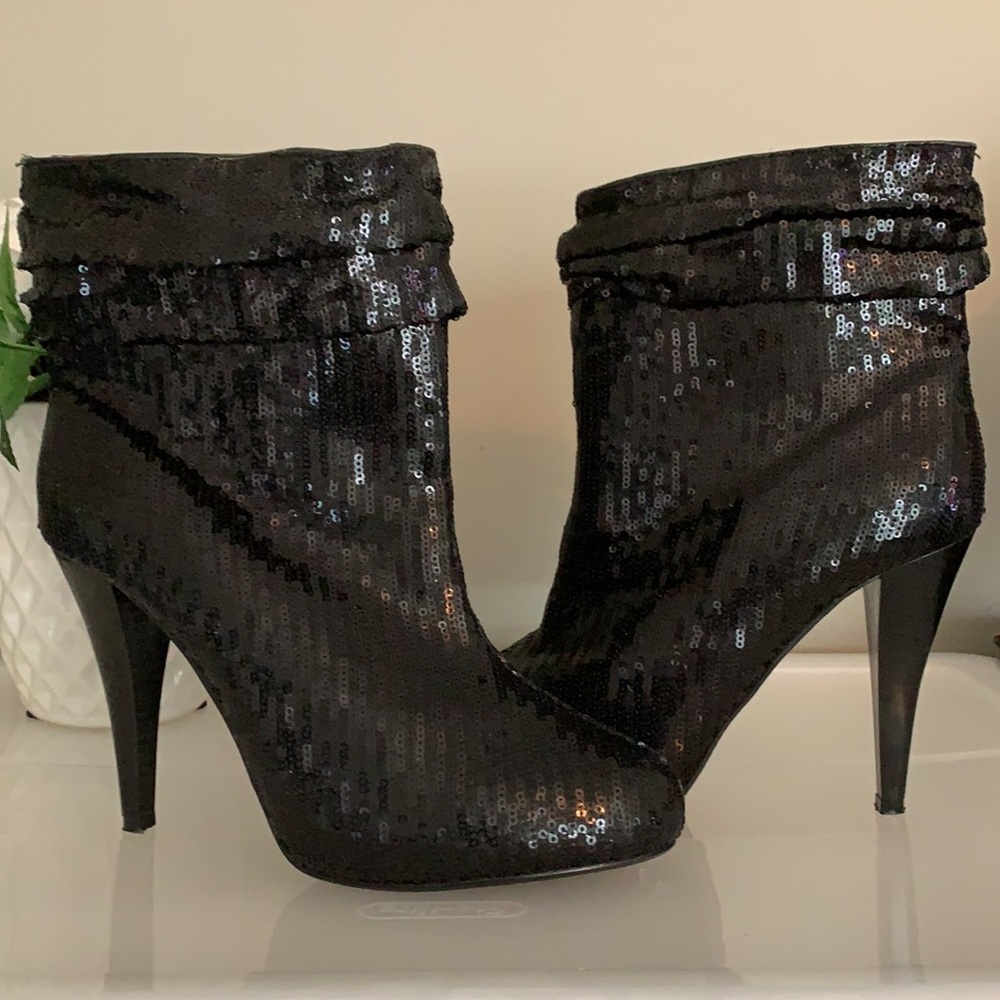 Beautiful Cami Woman’s Sequin Booties Size 8.5